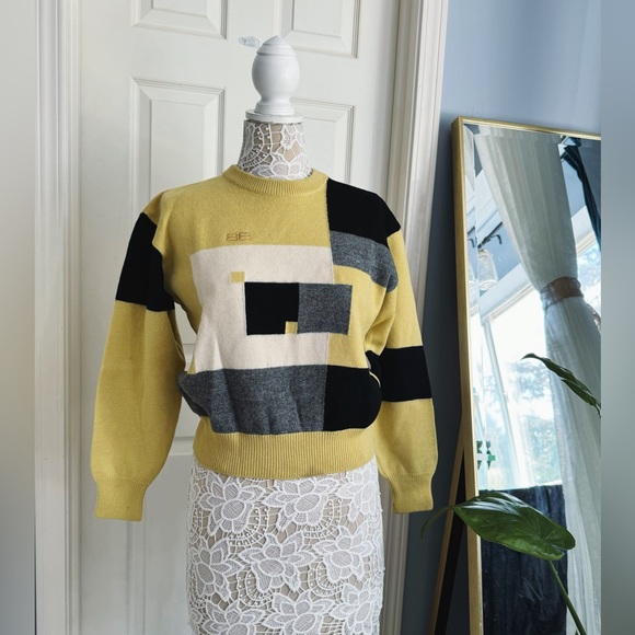 Authentic Balenciaga Wool Sweater - Picture 10 of 16